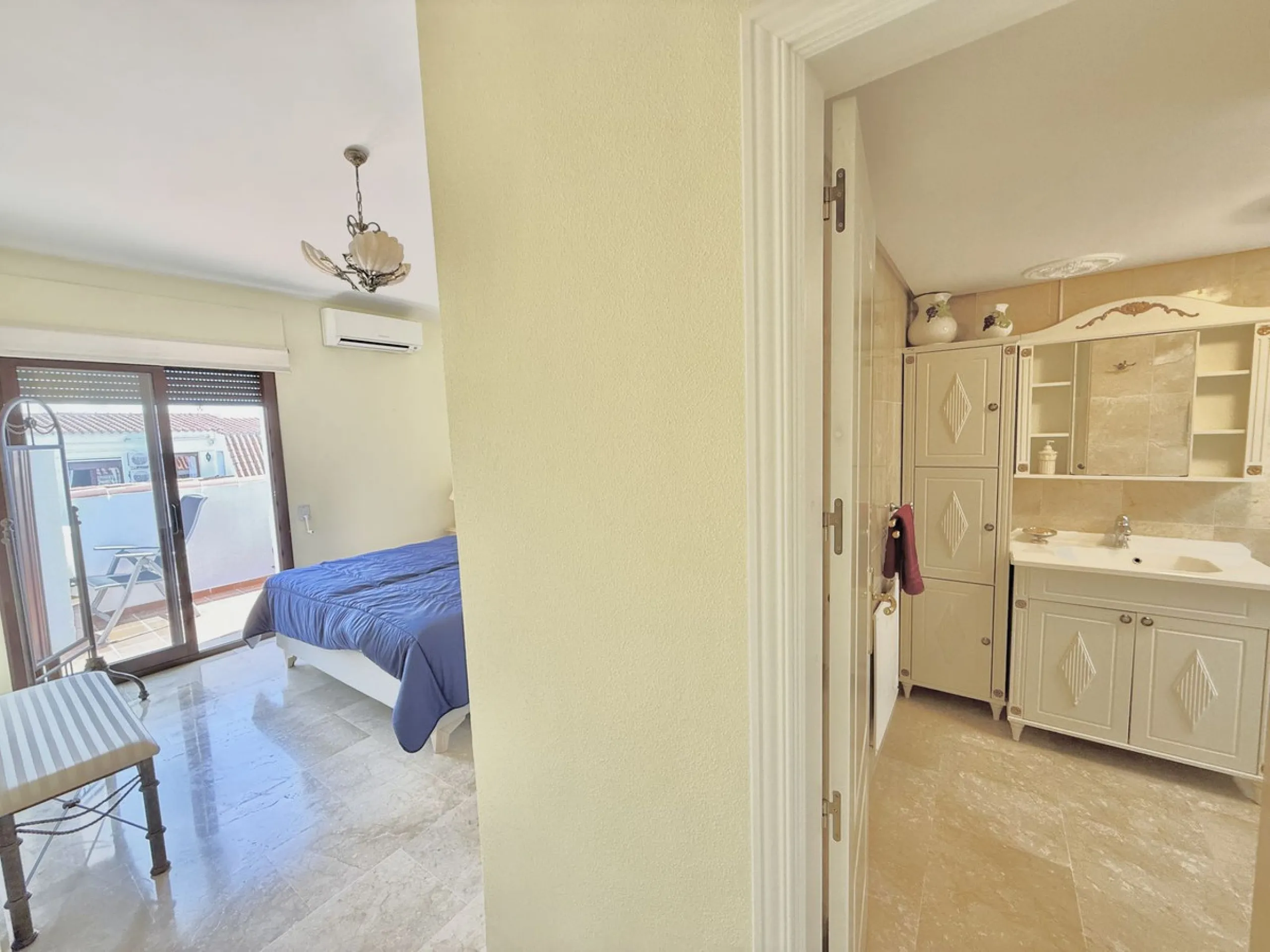 **EXCLUSIVE DUPLEX PENTHOUSE IN LAS LOMAS DE MARBELLA CLUB – PANORAMIC SEA & MOUNTAIN VIEWS**