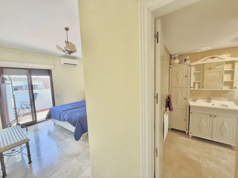 **EXCLUSIVE DUPLEX PENTHOUSE IN LAS LOMAS DE MARBELLA CLUB – PANORAMIC SEA & MOUNTAIN VIEWS**