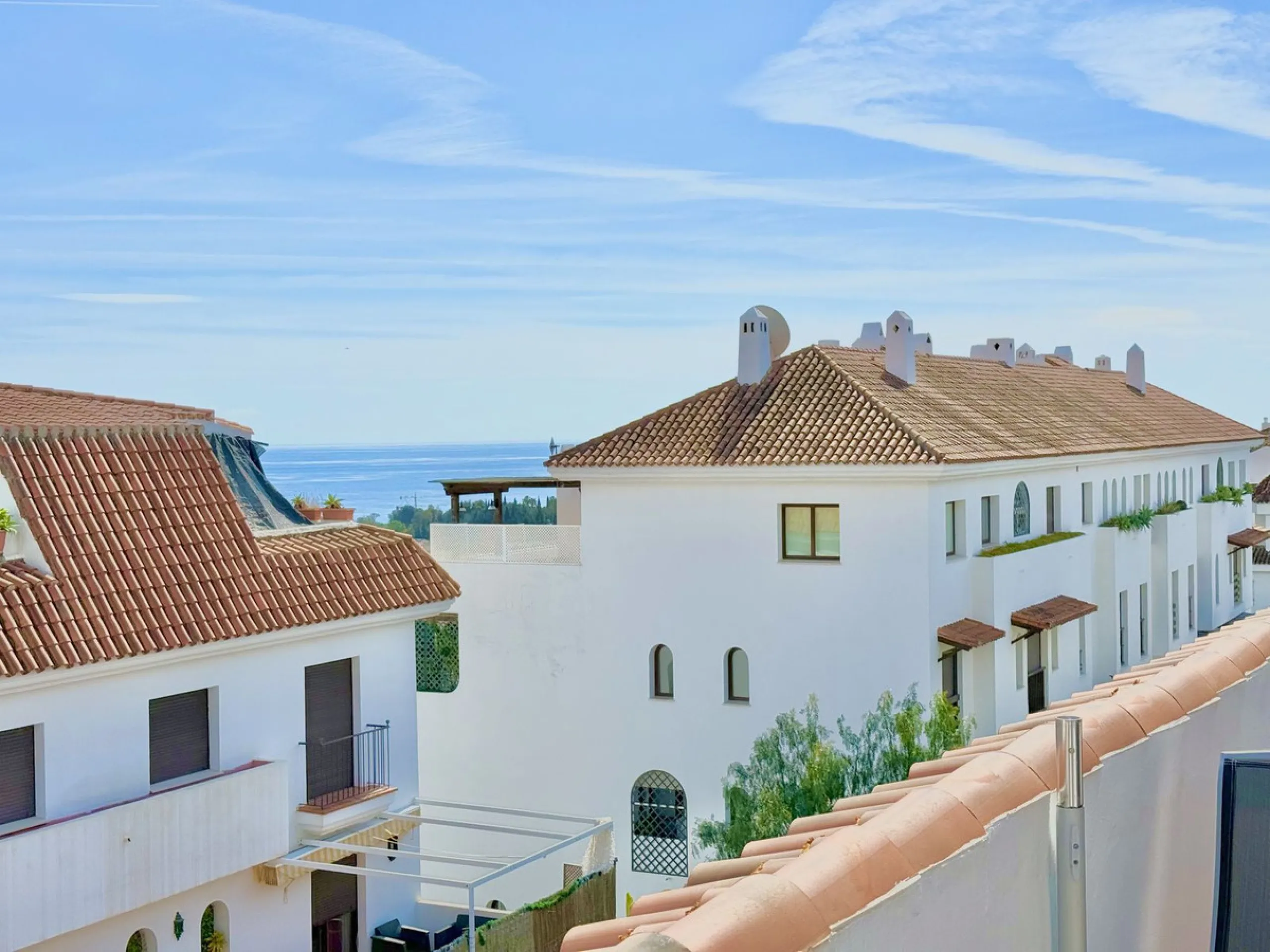 **EXCLUSIVE DUPLEX PENTHOUSE IN LAS LOMAS DE MARBELLA CLUB – PANORAMIC SEA & MOUNTAIN VIEWS**