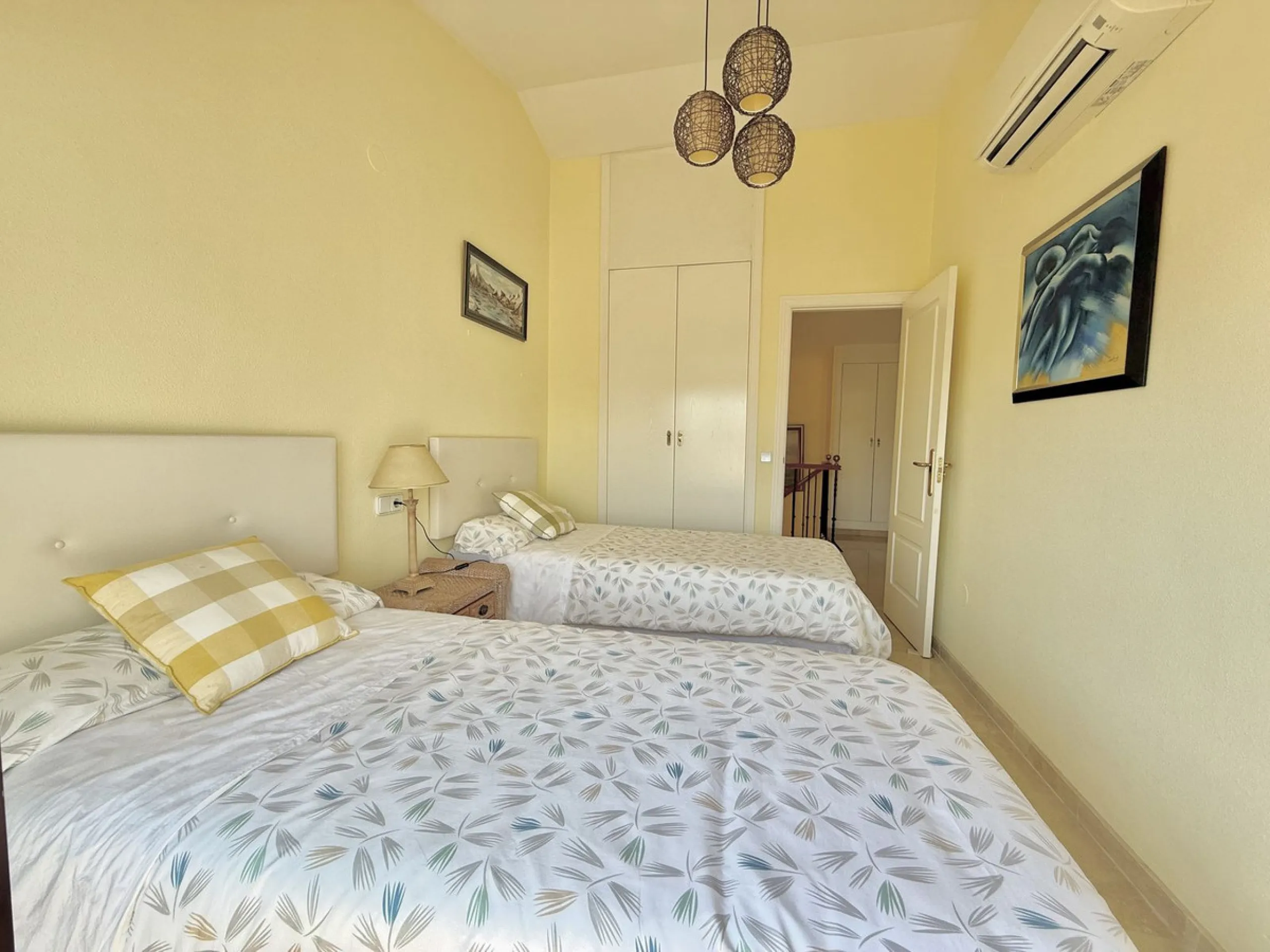 **EXCLUSIVE DUPLEX PENTHOUSE IN LAS LOMAS DE MARBELLA CLUB – PANORAMIC SEA & MOUNTAIN VIEWS**