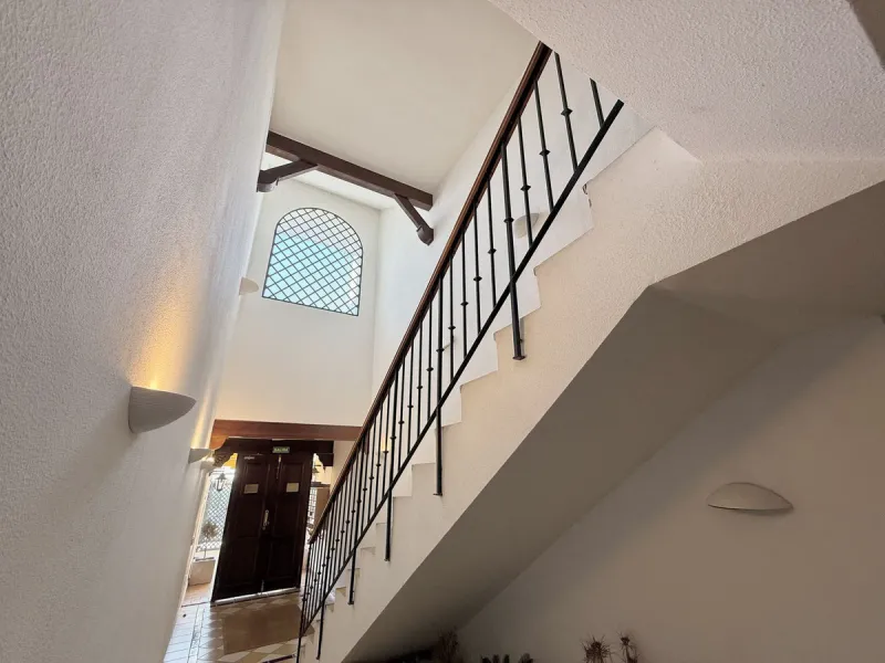 **EXCLUSIVE DUPLEX PENTHOUSE IN LAS LOMAS DE MARBELLA CLUB – PANORAMIC SEA & MOUNTAIN VIEWS**