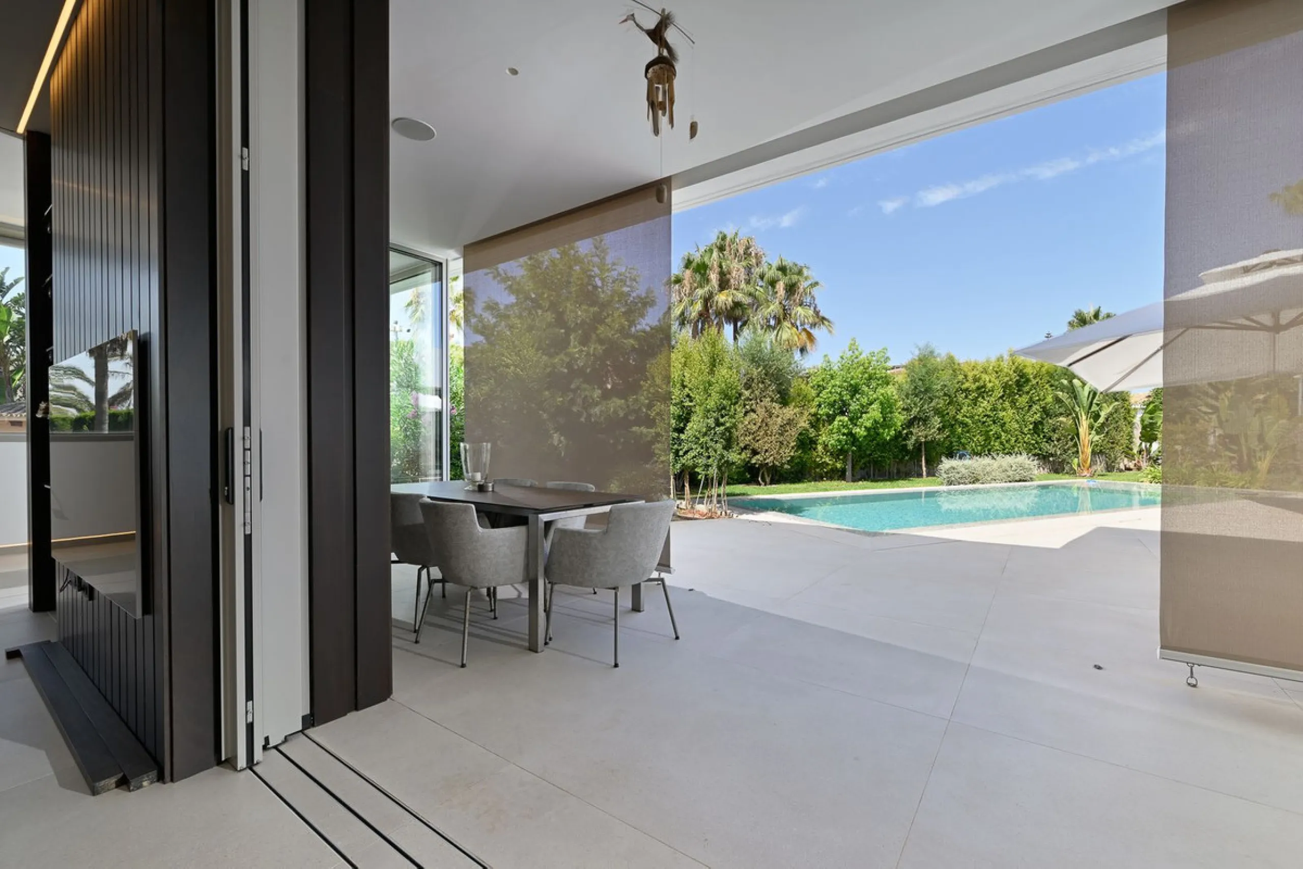 Located in the highly sought-after residential area of Marbesa, just a short stroll from the beach, this stunning villa combines contemporary design with ultimate comfort. Built in 2023 and completed in 2024 to the highest standards, it offers everything 
