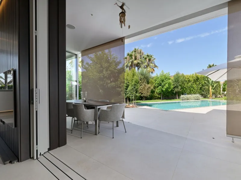 Located in the highly sought-after residential area of Marbesa, just a short stroll from the beach, this stunning villa combines contemporary design with ultimate comfort. Built in 2023 and completed in 2024 to the highest standards, it offers everything 