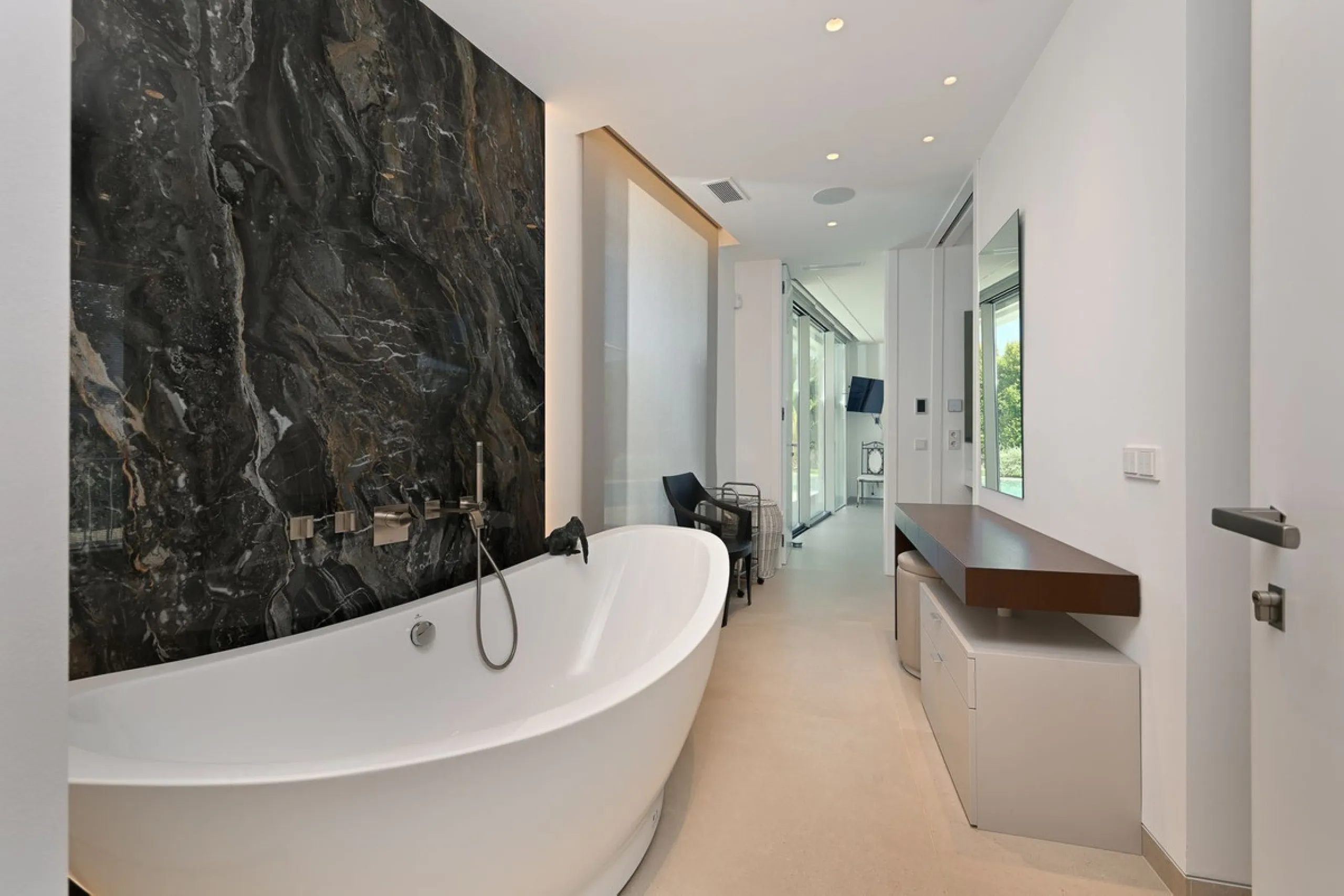 Located in the highly sought-after residential area of Marbesa, just a short stroll from the beach, this stunning villa combines contemporary design with ultimate comfort. Built in 2023 and completed in 2024 to the highest standards, it offers everything 