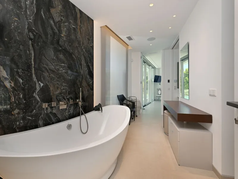 Located in the highly sought-after residential area of Marbesa, just a short stroll from the beach, this stunning villa combines contemporary design with ultimate comfort. Built in 2023 and completed in 2024 to the highest standards, it offers everything 