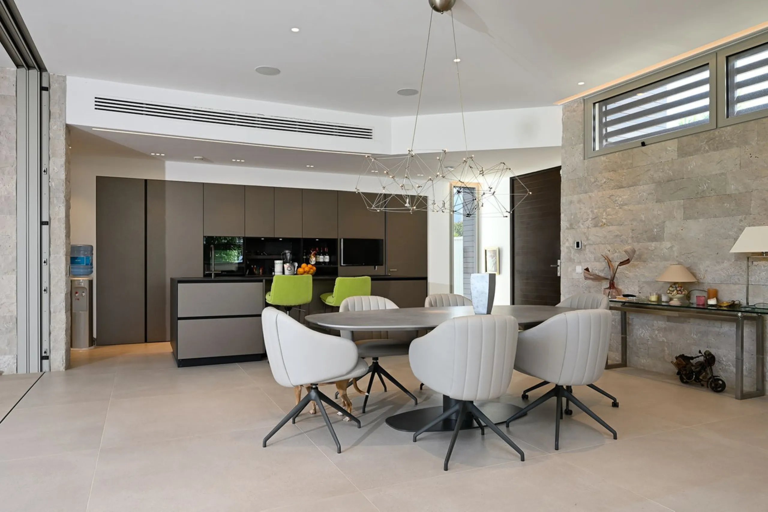 Located in the highly sought-after residential area of Marbesa, just a short stroll from the beach, this stunning villa combines contemporary design with ultimate comfort. Built in 2023 and completed in 2024 to the highest standards, it offers everything 