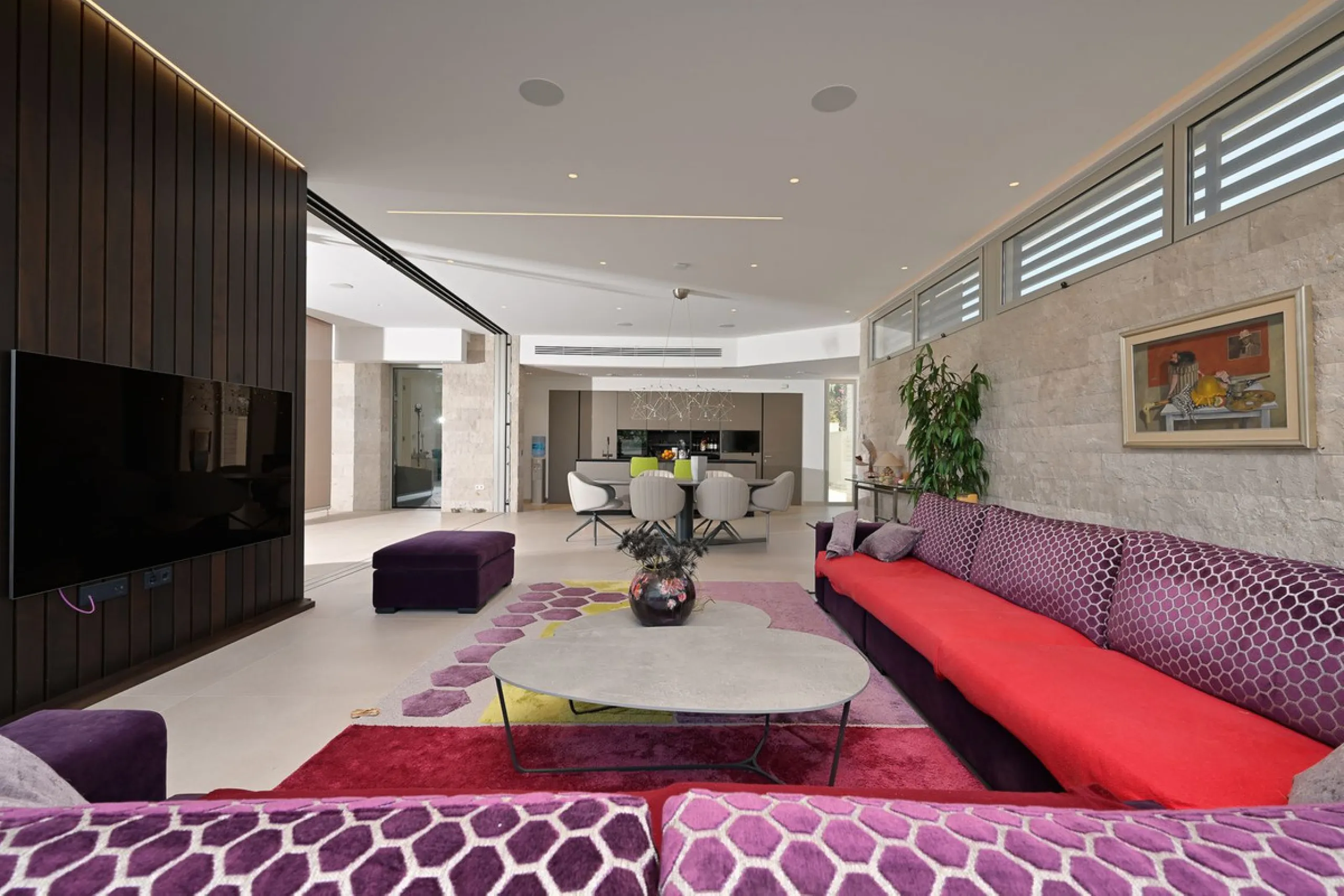 Located in the highly sought-after residential area of Marbesa, just a short stroll from the beach, this stunning villa combines contemporary design with ultimate comfort. Built in 2023 and completed in 2024 to the highest standards, it offers everything 