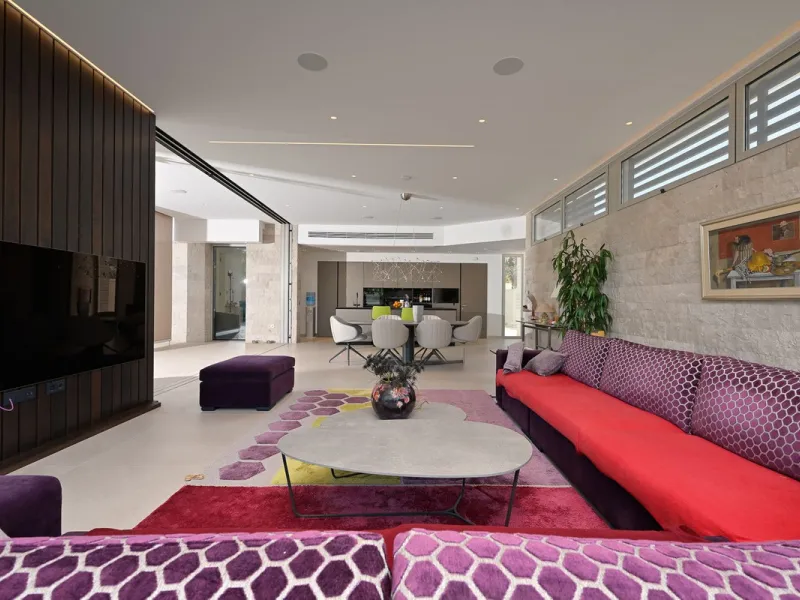 Located in the highly sought-after residential area of Marbesa, just a short stroll from the beach, this stunning villa combines contemporary design with ultimate comfort. Built in 2023 and completed in 2024 to the highest standards, it offers everything 