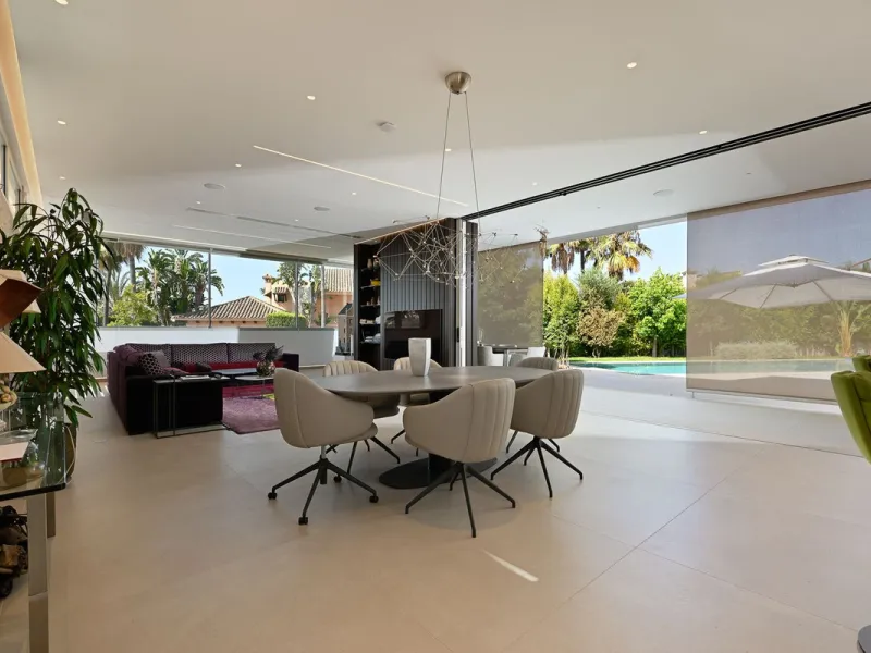 Located in the highly sought-after residential area of Marbesa, just a short stroll from the beach, this stunning villa combines contemporary design with ultimate comfort. Built in 2023 and completed in 2024 to the highest standards, it offers everything 