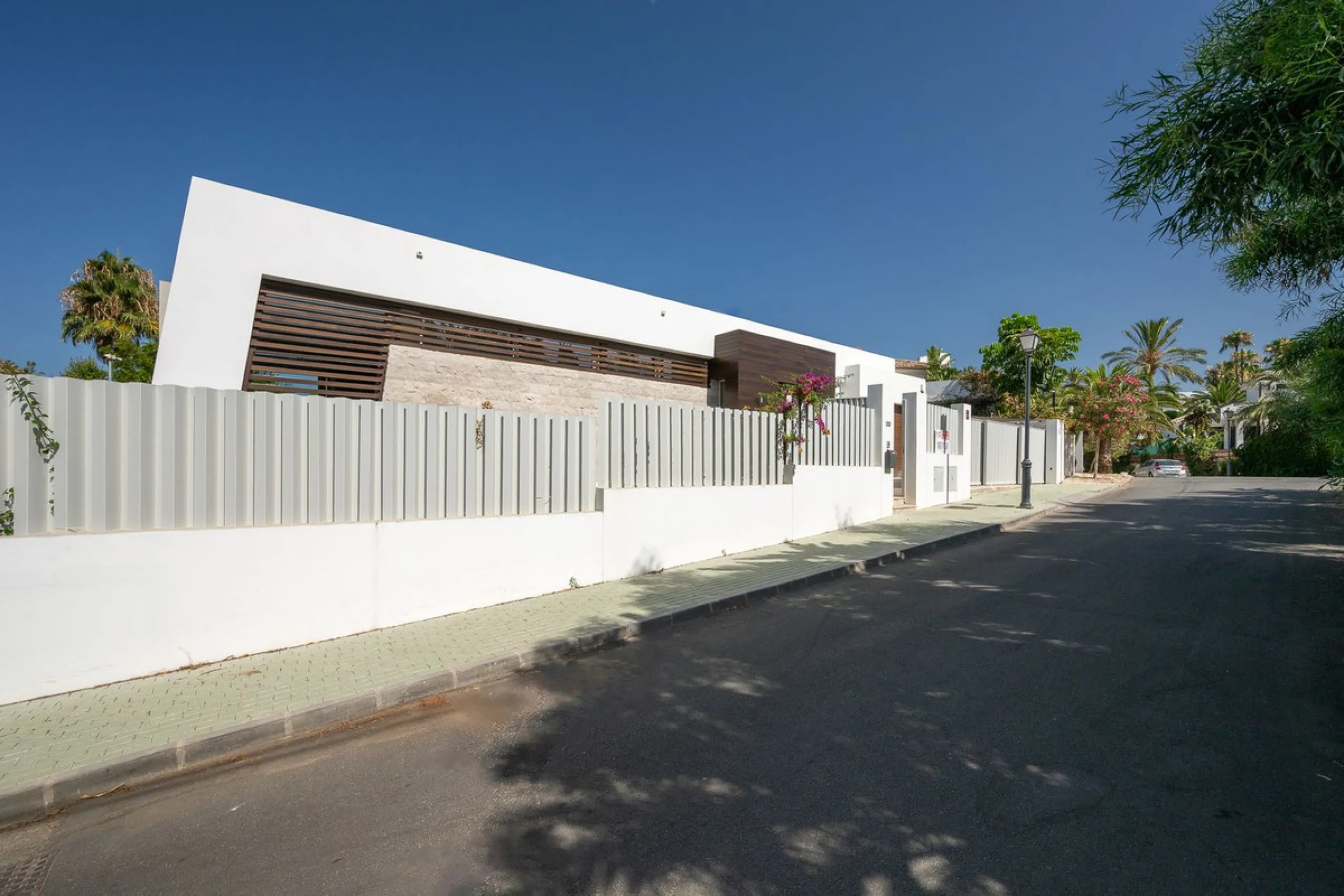 Located in the highly sought-after residential area of Marbesa, just a short stroll from the beach, this stunning villa combines contemporary design with ultimate comfort. Built in 2023 and completed in 2024 to the highest standards, it offers everything 