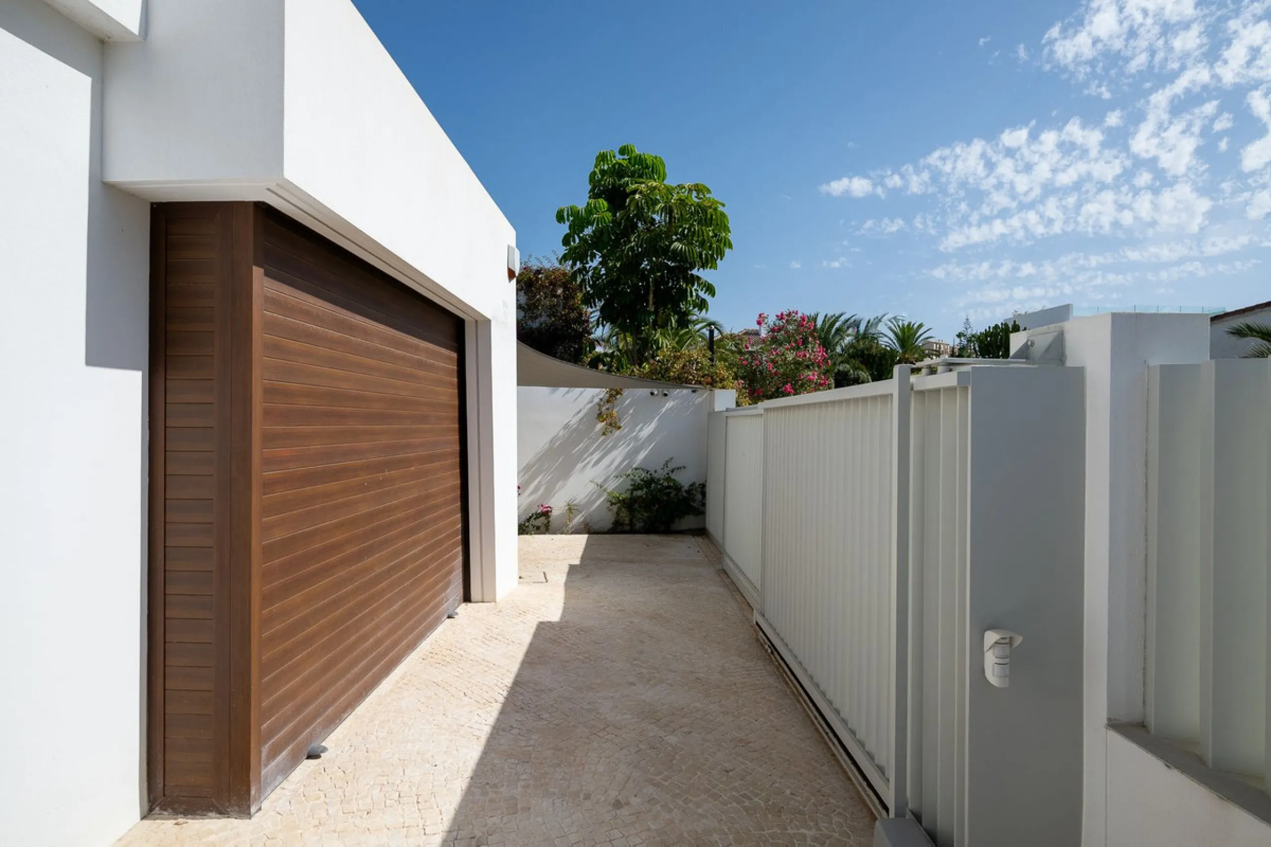 Located in the highly sought-after residential area of Marbesa, just a short stroll from the beach, this stunning villa combines contemporary design with ultimate comfort. Built in 2023 and completed in 2024 to the highest standards, it offers everything 