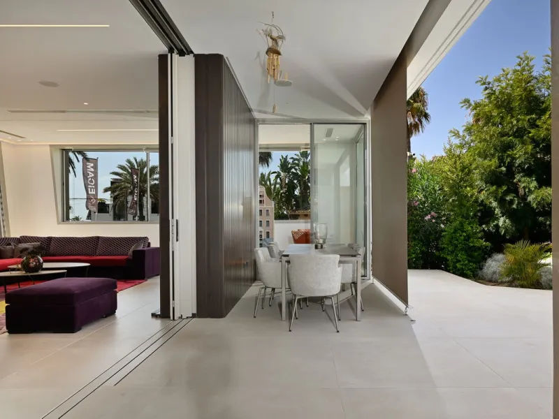 Located in the highly sought-after residential area of Marbesa, just a short stroll from the beach, this stunning villa combines contemporary design with ultimate comfort. Built in 2023 and completed in 2024 to the highest standards, it offers everything 