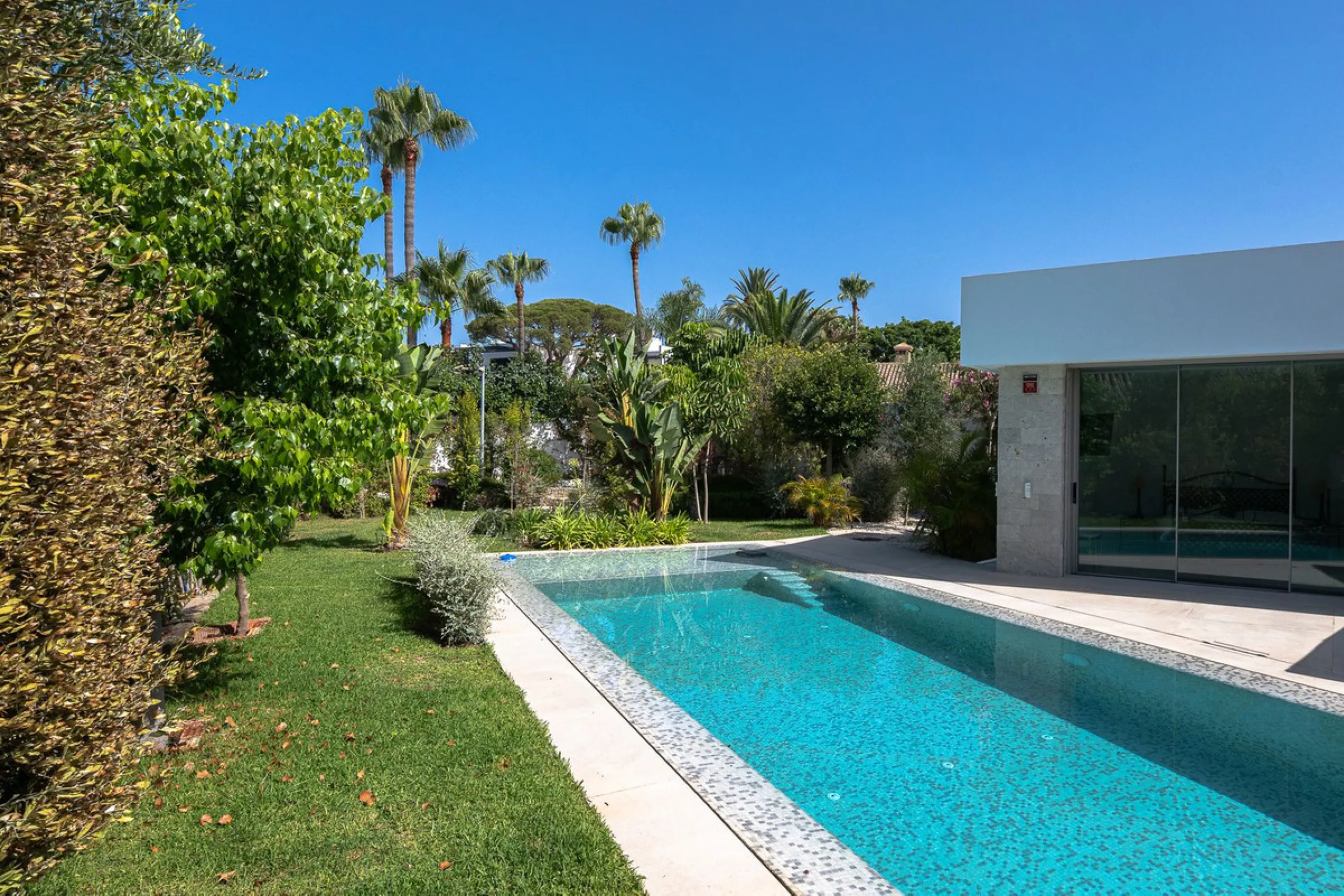 Located in the highly sought-after residential area of Marbesa, just a short stroll from the beach, this stunning villa combines contemporary design with ultimate comfort. Built in 2023 and completed in 2024 to the highest standards, it offers everything 