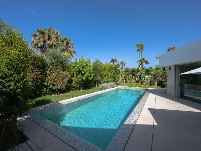 Located in the highly sought-after residential area of Marbesa, just a short stroll from the beach, this stunning villa combines contemporary design with ultimate comfort. Built in 2023 and completed in 2024 to the highest standards, it offers everything 
