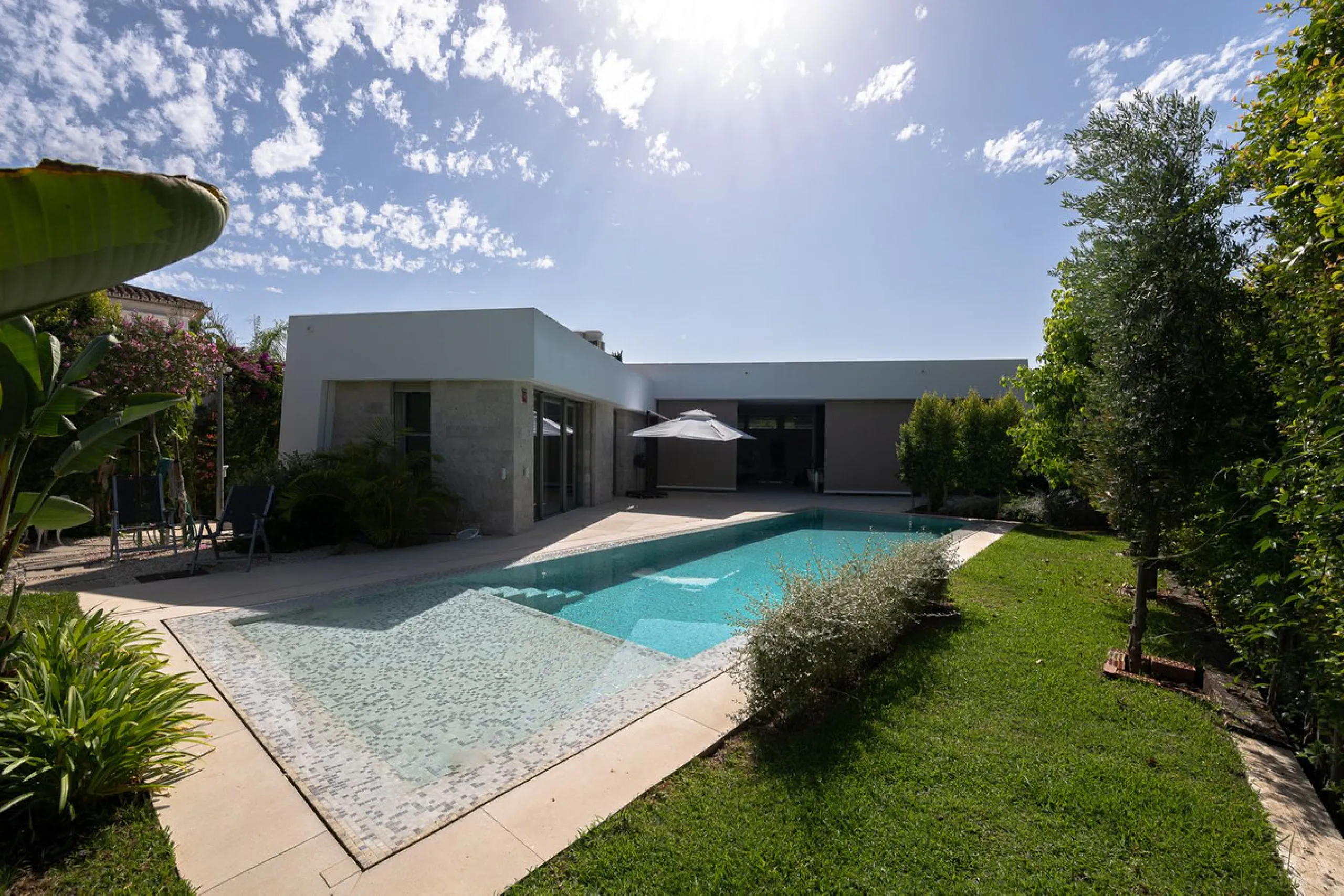 Located in the highly sought-after residential area of Marbesa, just a short stroll from the beach, this stunning villa combines contemporary design with ultimate comfort. Built in 2023 and completed in 2024 to the highest standards, it offers everything 