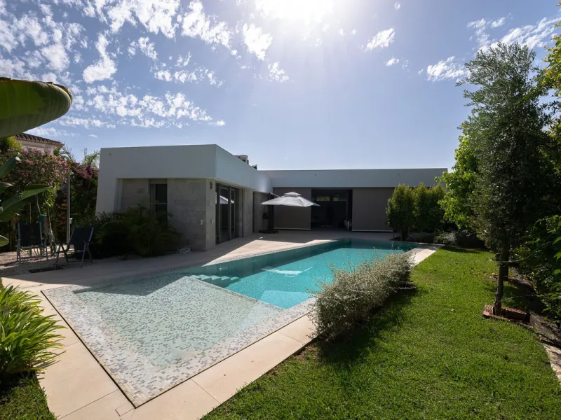 Located in the highly sought-after residential area of Marbesa, just a short stroll from the beach, this stunning villa combines contemporary design with ultimate comfort. Built in 2023 and completed in 2024 to the highest standards, it offers everything 
