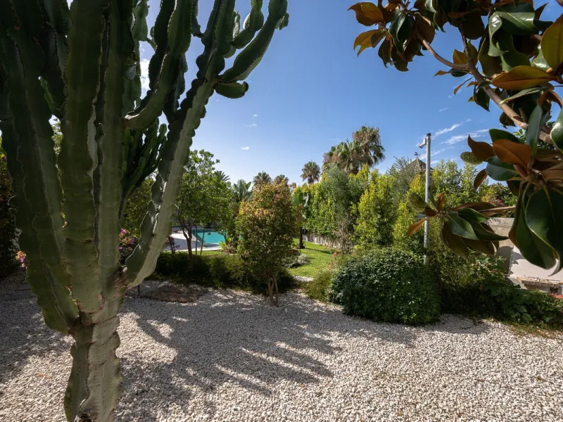 Located in the highly sought-after residential area of Marbesa, just a short stroll from the beach, this stunning villa combines contemporary design with ultimate comfort. Built in 2023 and completed in 2024 to the highest standards, it offers everything 
