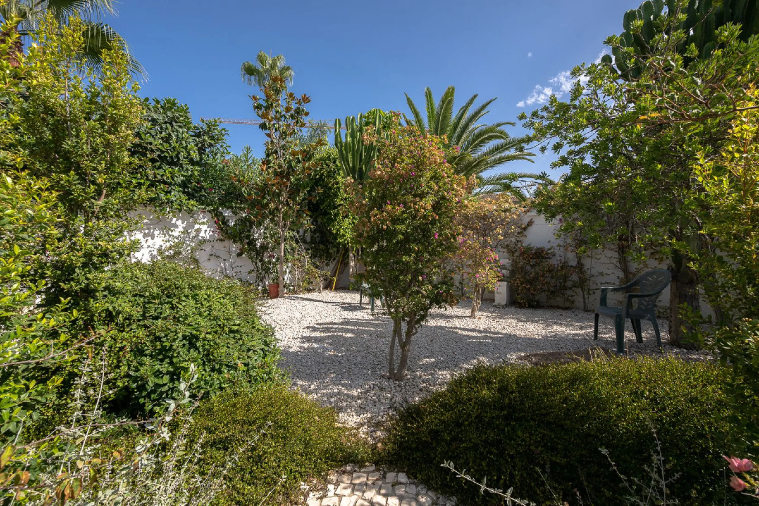 Located in the highly sought-after residential area of Marbesa, just a short stroll from the beach, this stunning villa combines contemporary design with ultimate comfort. Built in 2023 and completed in 2024 to the highest standards, it offers everything 