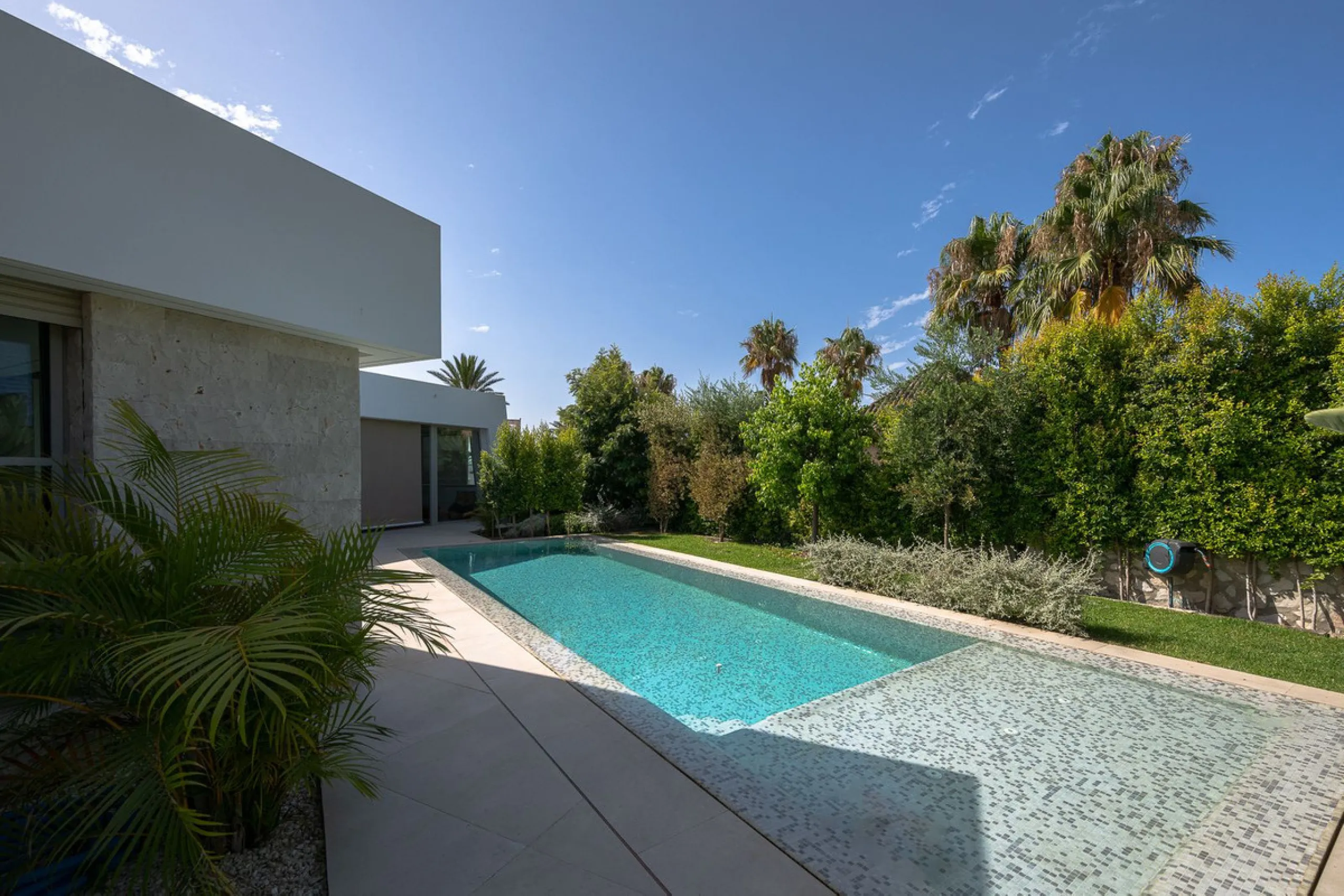 Located in the highly sought-after residential area of Marbesa, just a short stroll from the beach, this stunning villa combines contemporary design with ultimate comfort. Built in 2023 and completed in 2024 to the highest standards, it offers everything 