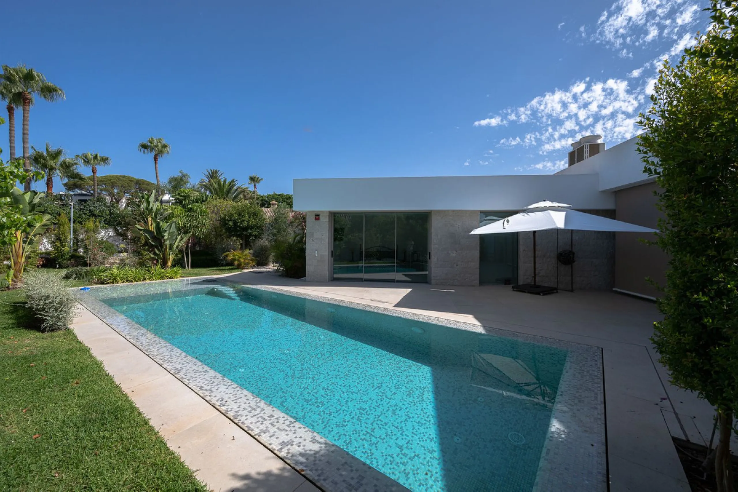 Located in the highly sought-after residential area of Marbesa, just a short stroll from the beach, this stunning villa combines contemporary design with ultimate comfort. Built in 2023 and completed in 2024 to the highest standards, it offers everything 