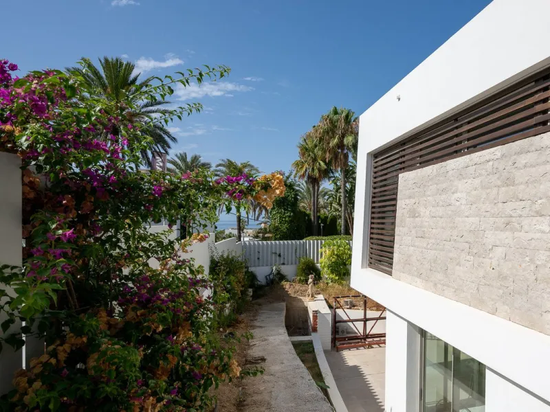 Located in the highly sought-after residential area of Marbesa, just a short stroll from the beach, this stunning villa combines contemporary design with ultimate comfort. Built in 2023 and completed in 2024 to the highest standards, it offers everything 