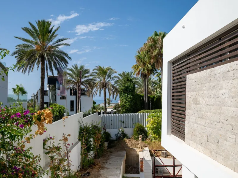 Located in the highly sought-after residential area of Marbesa, just a short stroll from the beach, this stunning villa combines contemporary design with ultimate comfort. Built in 2023 and completed in 2024 to the highest standards, it offers everything 