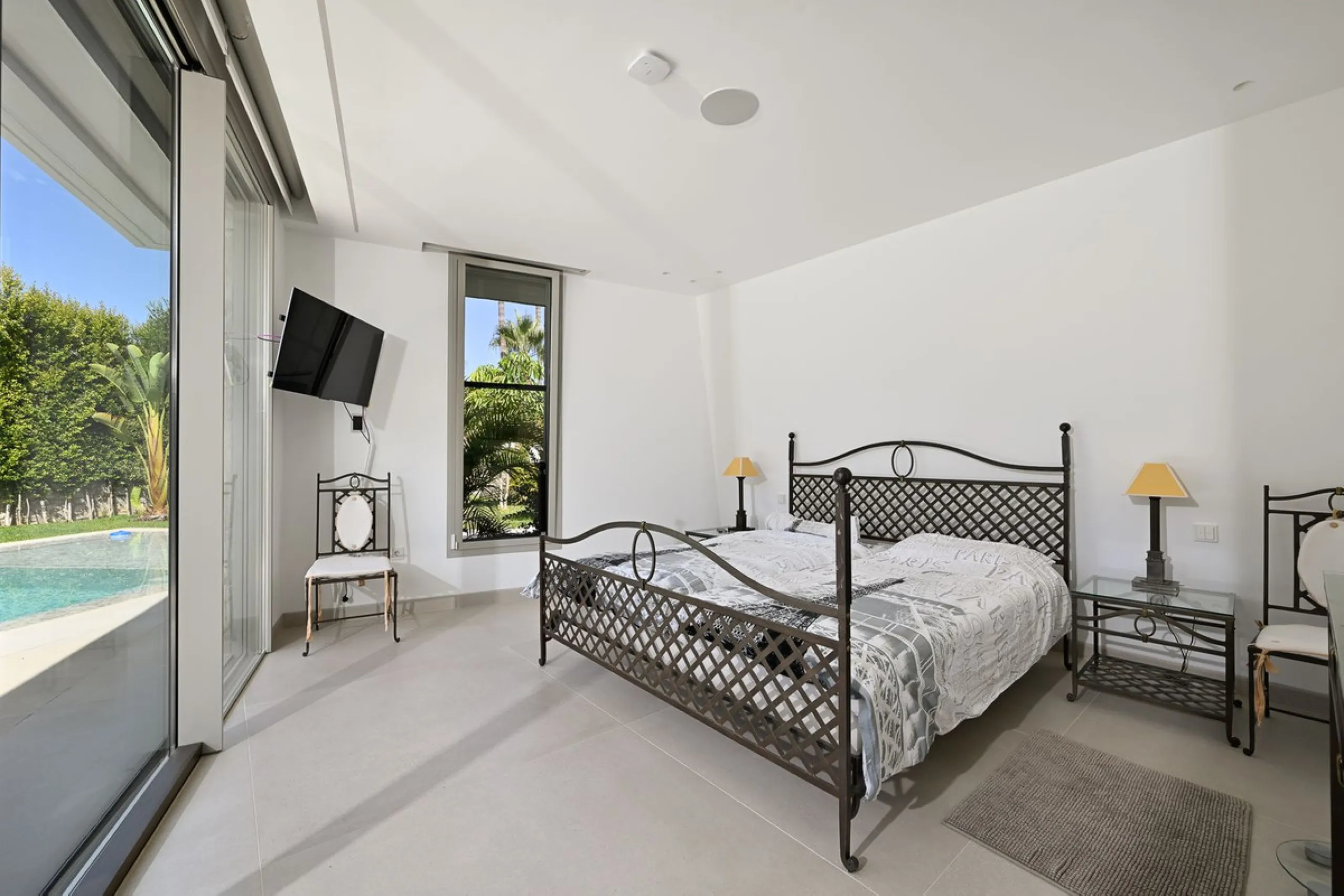 Located in the highly sought-after residential area of Marbesa, just a short stroll from the beach, this stunning villa combines contemporary design with ultimate comfort. Built in 2023 and completed in 2024 to the highest standards, it offers everything 