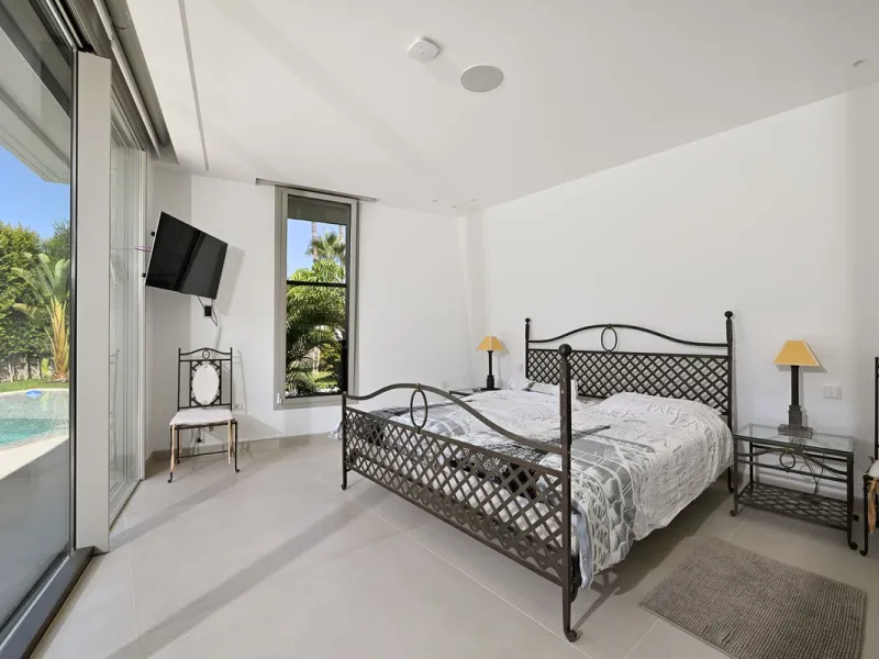 Located in the highly sought-after residential area of Marbesa, just a short stroll from the beach, this stunning villa combines contemporary design with ultimate comfort. Built in 2023 and completed in 2024 to the highest standards, it offers everything 