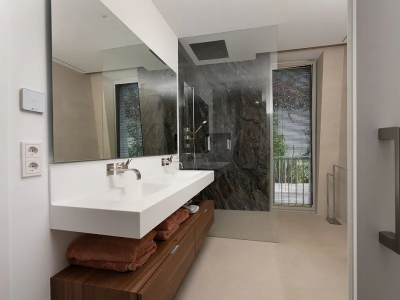 Located in the highly sought-after residential area of Marbesa, just a short stroll from the beach, this stunning villa combines contemporary design with ultimate comfort. Built in 2023 and completed in 2024 to the highest standards, it offers everything 