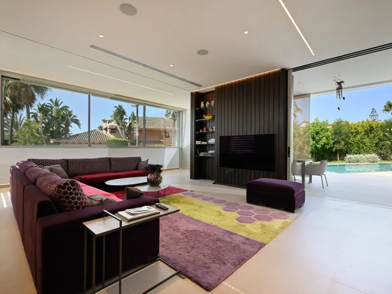 Located in the highly sought-after residential area of Marbesa, just a short stroll from the beach, this stunning villa combines contemporary design with ultimate comfort. Built in 2023 and completed in 2024 to the highest standards, it offers everything 