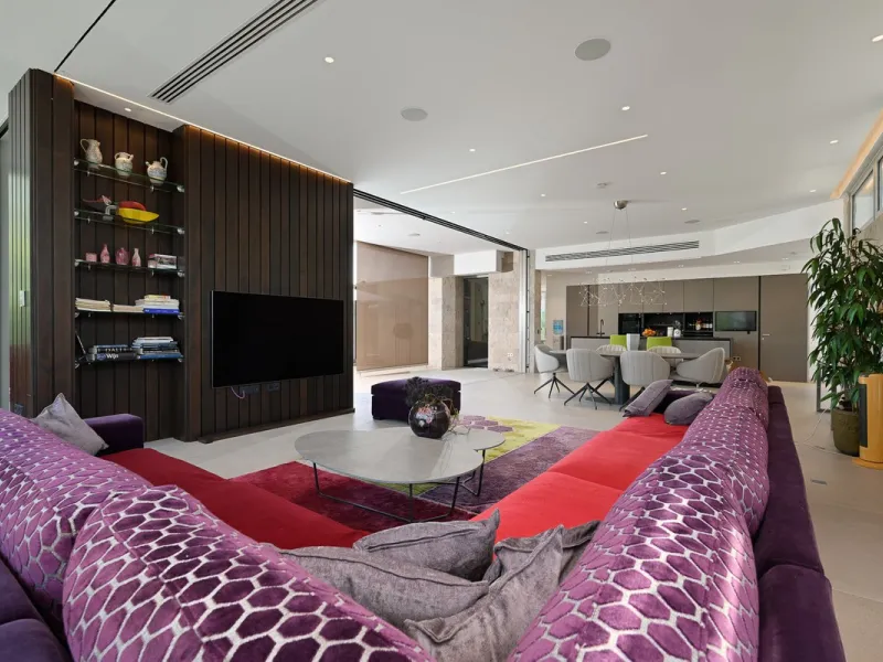 Located in the highly sought-after residential area of Marbesa, just a short stroll from the beach, this stunning villa combines contemporary design with ultimate comfort. Built in 2023 and completed in 2024 to the highest standards, it offers everything 