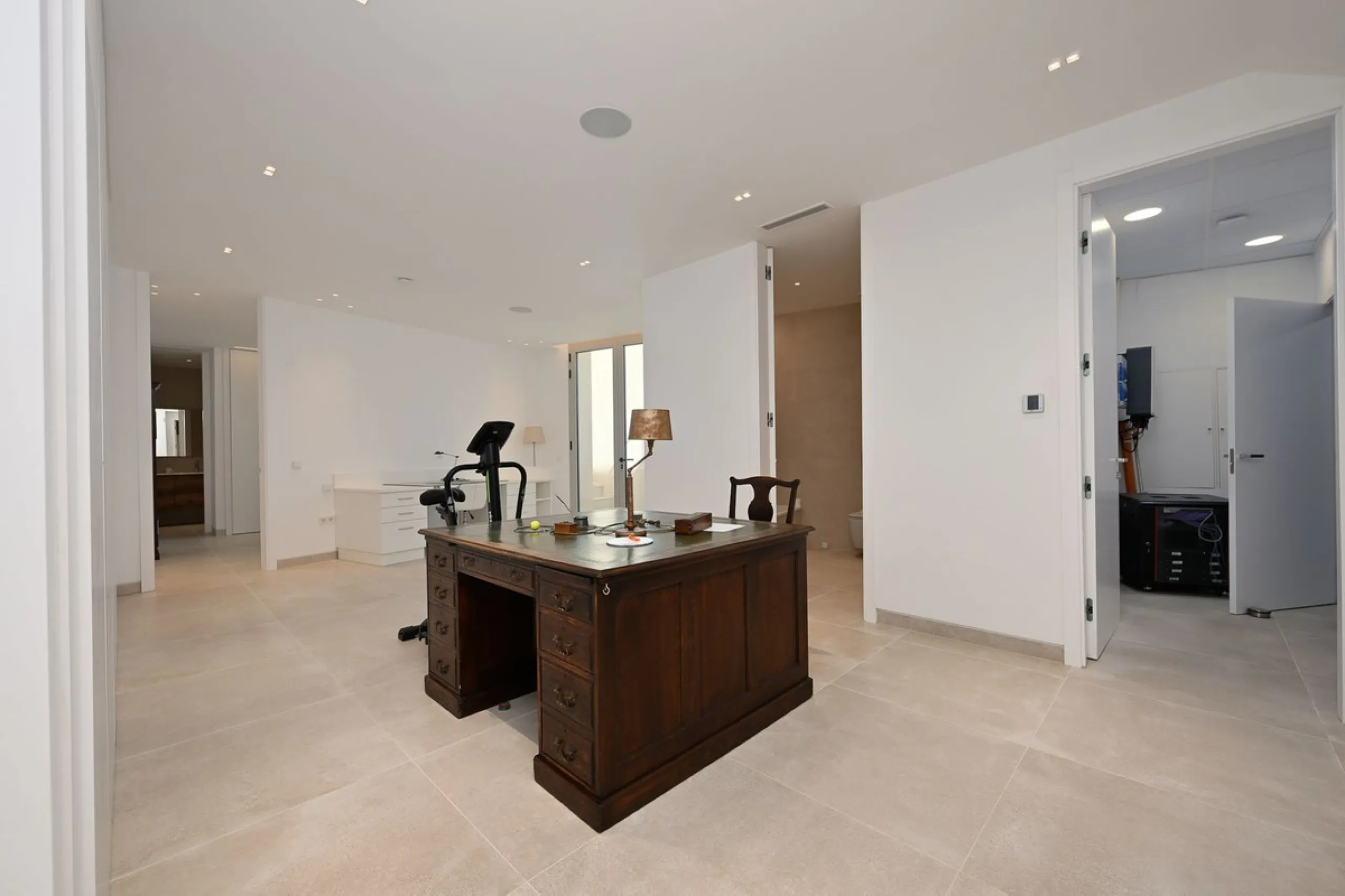 Located in the highly sought-after residential area of Marbesa, just a short stroll from the beach, this stunning villa combines contemporary design with ultimate comfort. Built in 2023 and completed in 2024 to the highest standards, it offers everything 