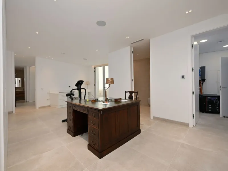 Located in the highly sought-after residential area of Marbesa, just a short stroll from the beach, this stunning villa combines contemporary design with ultimate comfort. Built in 2023 and completed in 2024 to the highest standards, it offers everything 