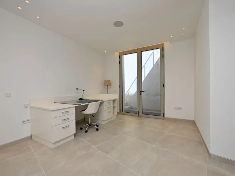 Located in the highly sought-after residential area of Marbesa, just a short stroll from the beach, this stunning villa combines contemporary design with ultimate comfort. Built in 2023 and completed in 2024 to the highest standards, it offers everything 