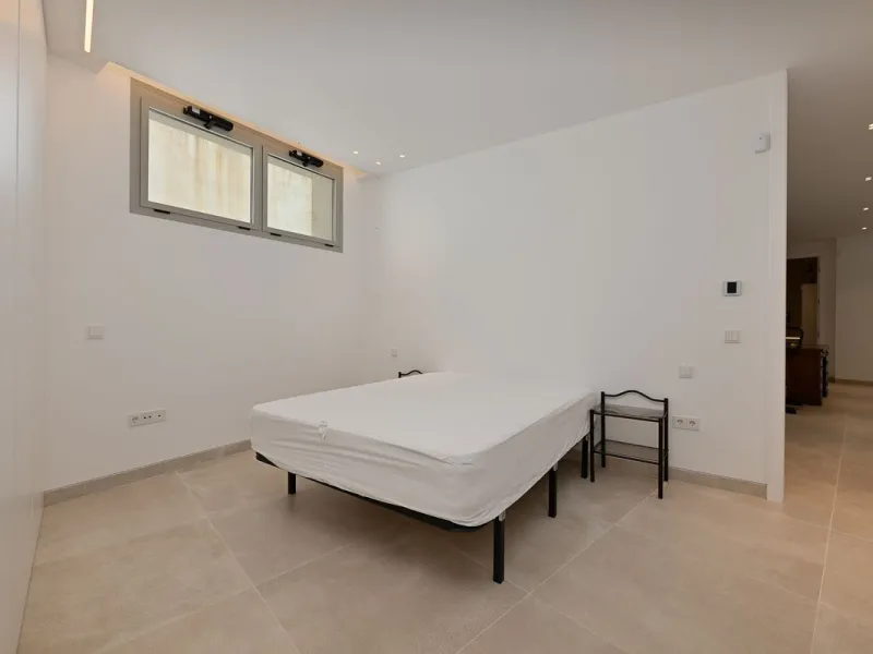 Located in the highly sought-after residential area of Marbesa, just a short stroll from the beach, this stunning villa combines contemporary design with ultimate comfort. Built in 2023 and completed in 2024 to the highest standards, it offers everything 