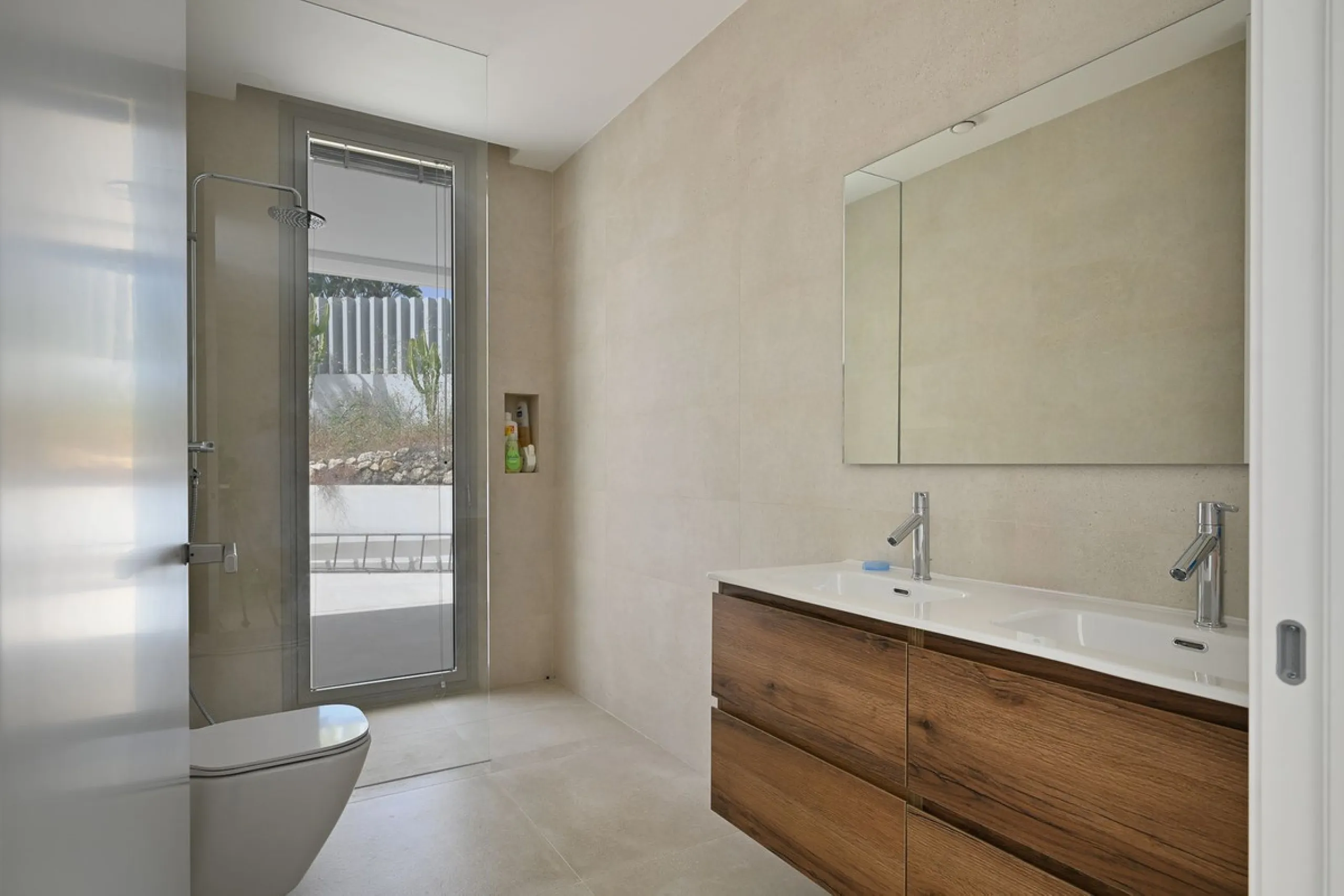 Located in the highly sought-after residential area of Marbesa, just a short stroll from the beach, this stunning villa combines contemporary design with ultimate comfort. Built in 2023 and completed in 2024 to the highest standards, it offers everything 