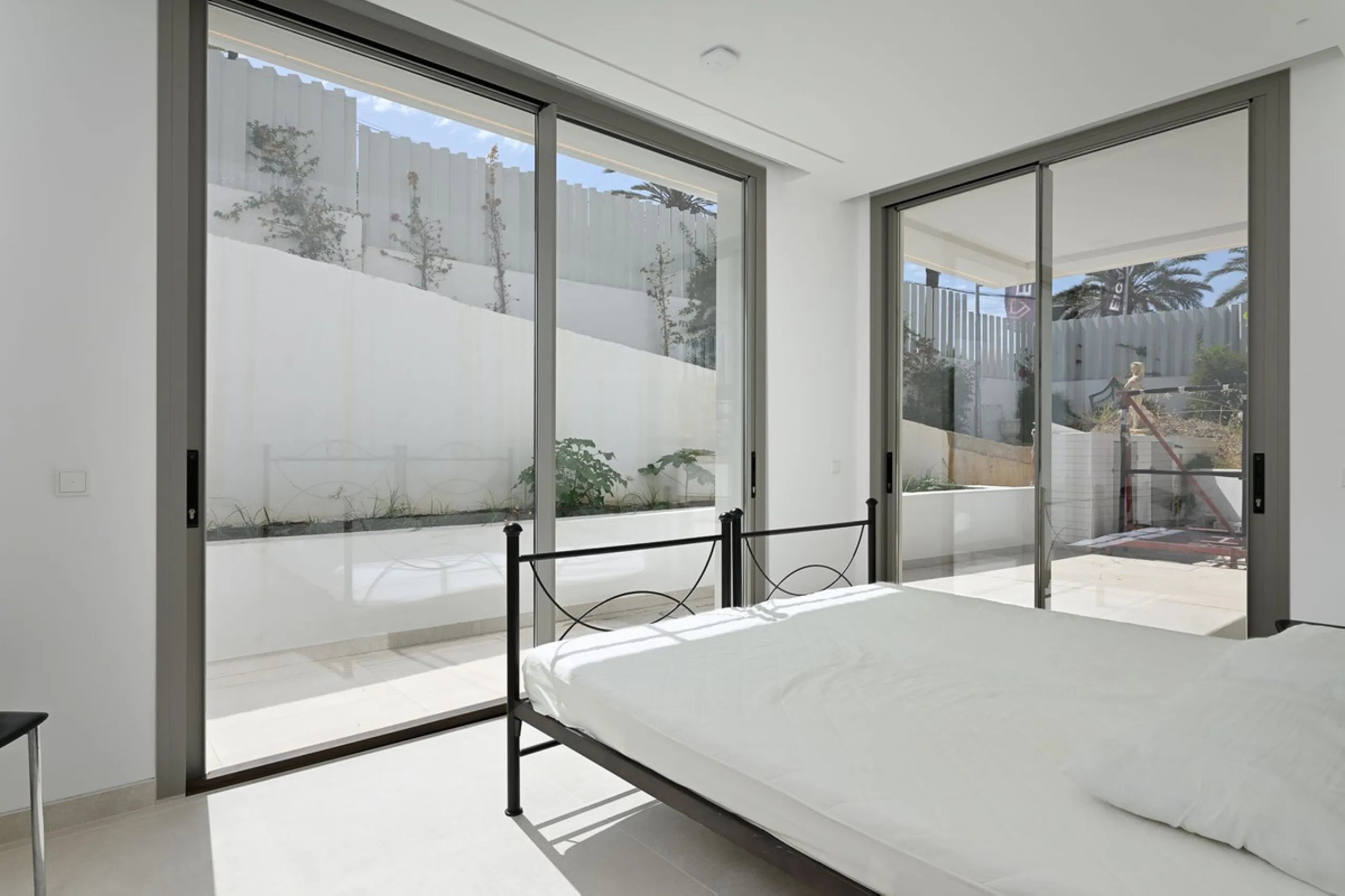 Located in the highly sought-after residential area of Marbesa, just a short stroll from the beach, this stunning villa combines contemporary design with ultimate comfort. Built in 2023 and completed in 2024 to the highest standards, it offers everything 