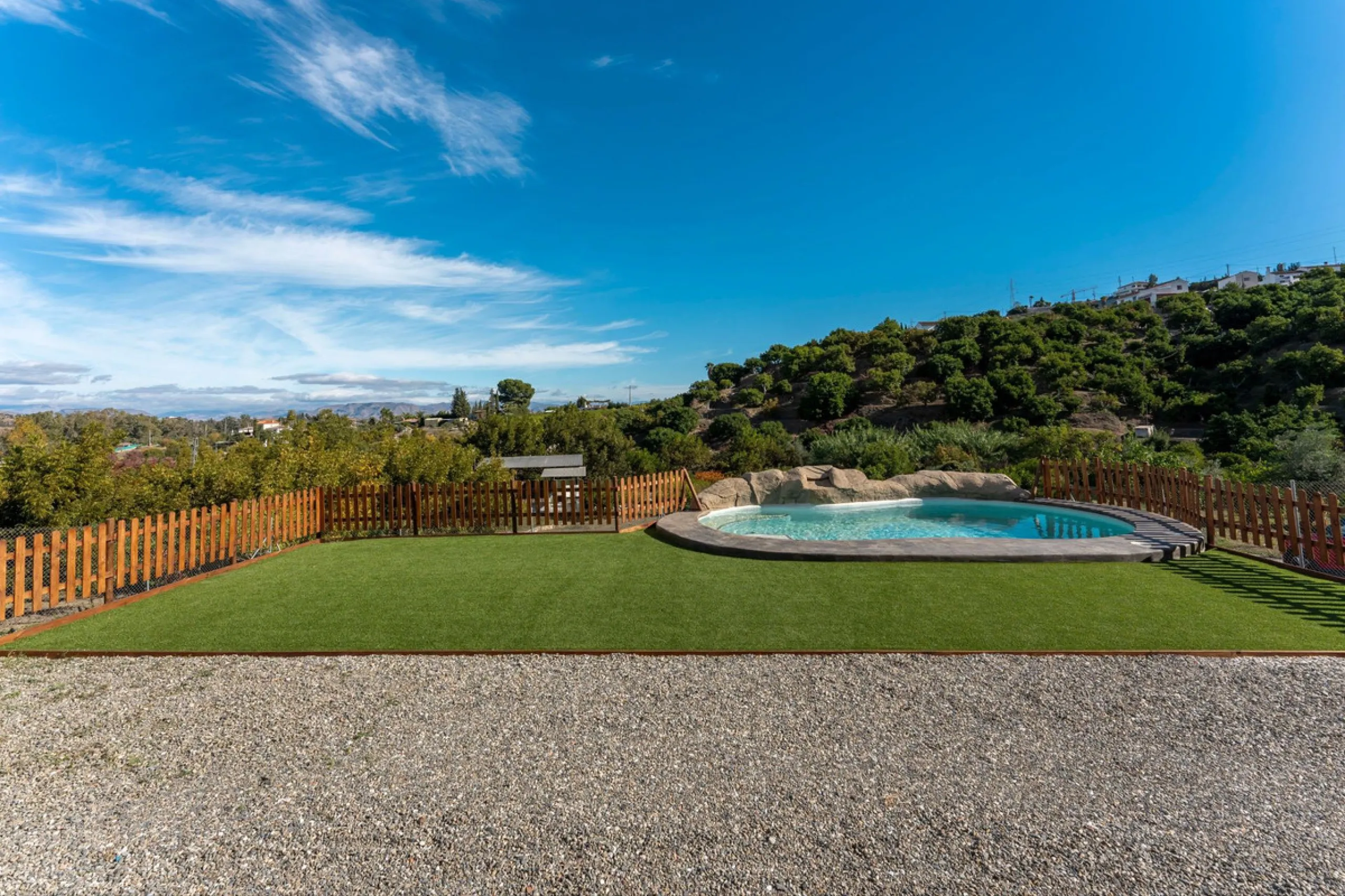 House - Finca - Cortijo в продаже в Coín, Málaga. В доме 3 спален и 2 ванных комнат. Площадь дома 71 м². Площадь участка 929 м²