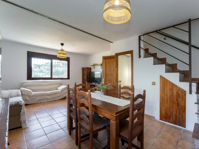 House - Finca - Cortijo в продаже в Coín, Málaga. В доме 3 спален и 2 ванных комнат. Площадь дома 71 м². Площадь участка 929 м²