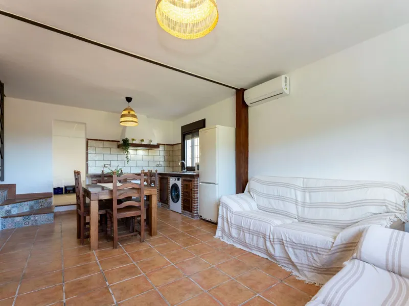 House - Finca - Cortijo в продаже в Coín, Málaga. В доме 3 спален и 2 ванных комнат. Площадь дома 71 м². Площадь участка 929 м²