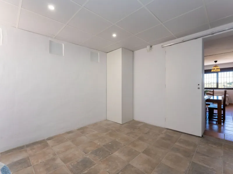 House - Finca - Cortijo в продаже в Coín, Málaga. В доме 3 спален и 2 ванных комнат. Площадь дома 71 м². Площадь участка 929 м²