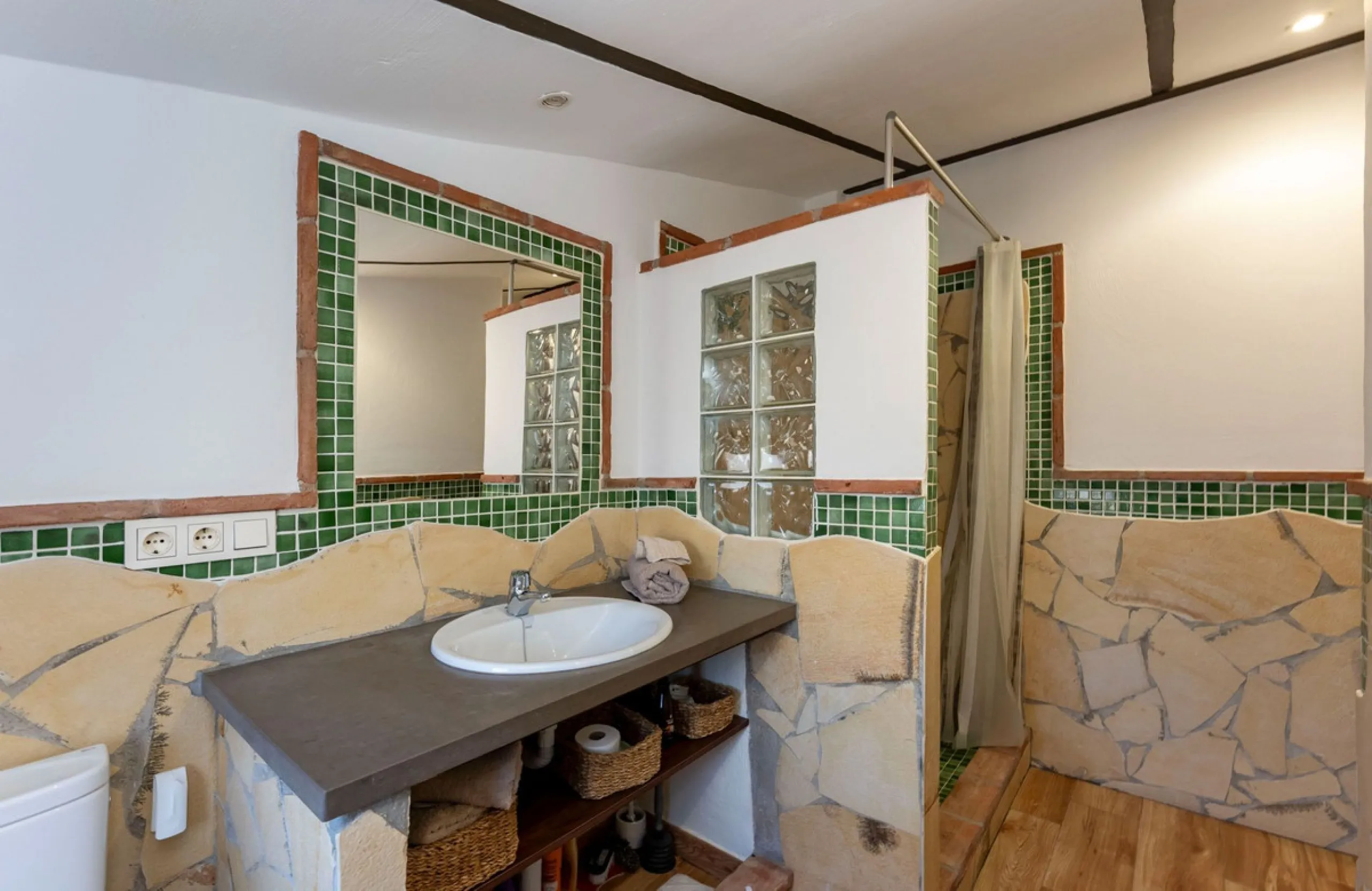 House - Finca - Cortijo в продаже в Coín, Málaga. В доме 3 спален и 2 ванных комнат. Площадь дома 71 м². Площадь участка 929 м²