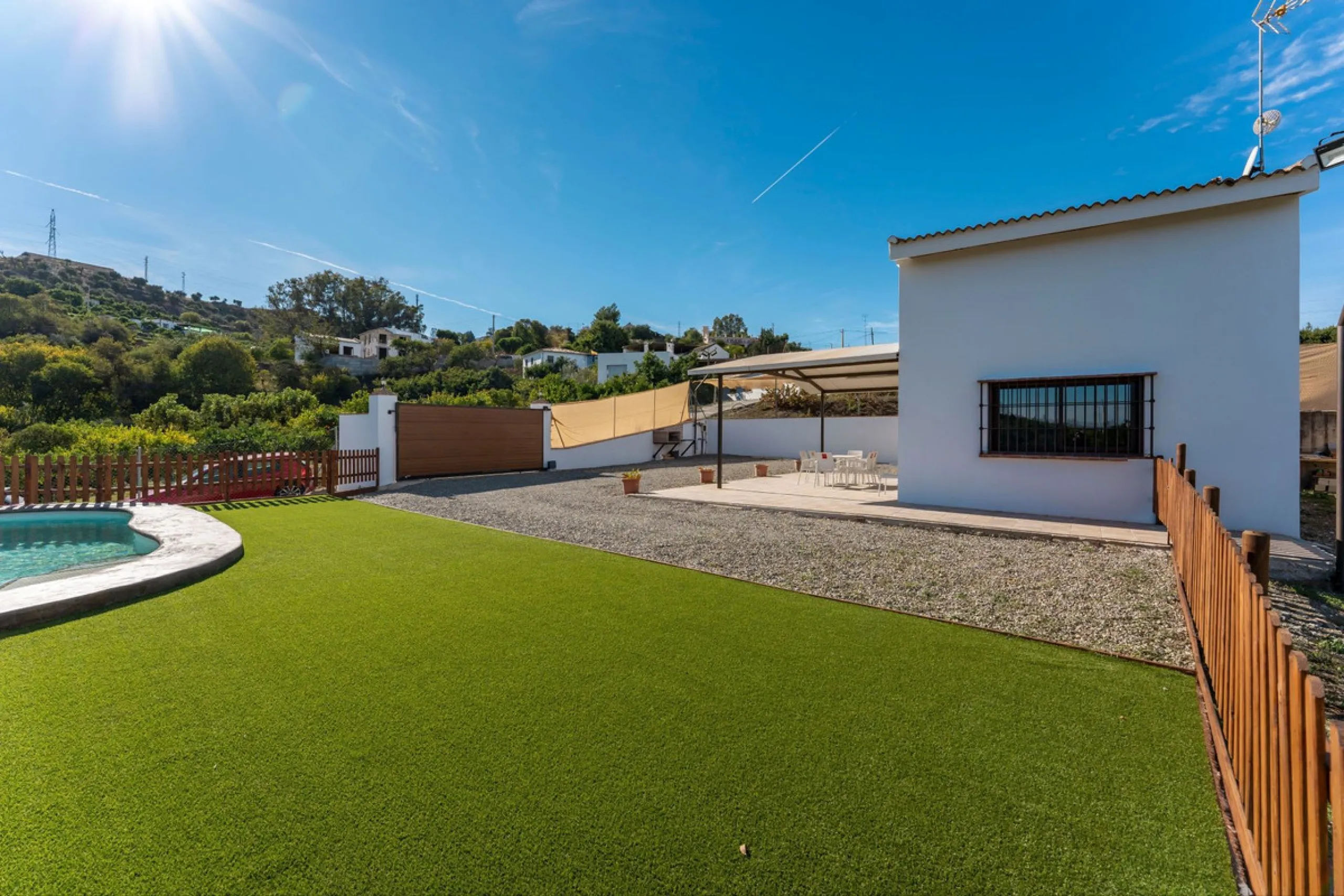 House - Finca - Cortijo в продаже в Coín, Málaga. В доме 3 спален и 2 ванных комнат. Площадь дома 71 м². Площадь участка 929 м²