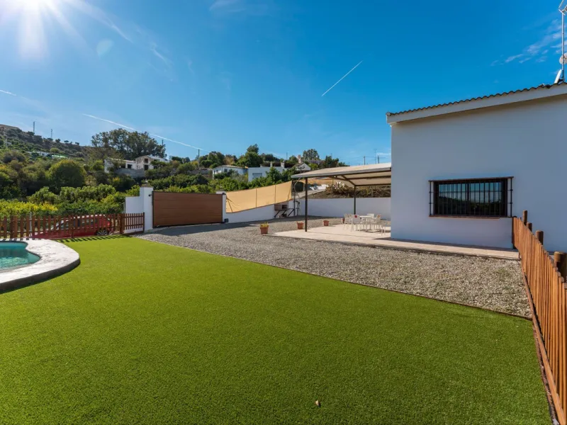 House - Finca - Cortijo в продаже в Coín, Málaga. В доме 3 спален и 2 ванных комнат. Площадь дома 71 м². Площадь участка 929 м²