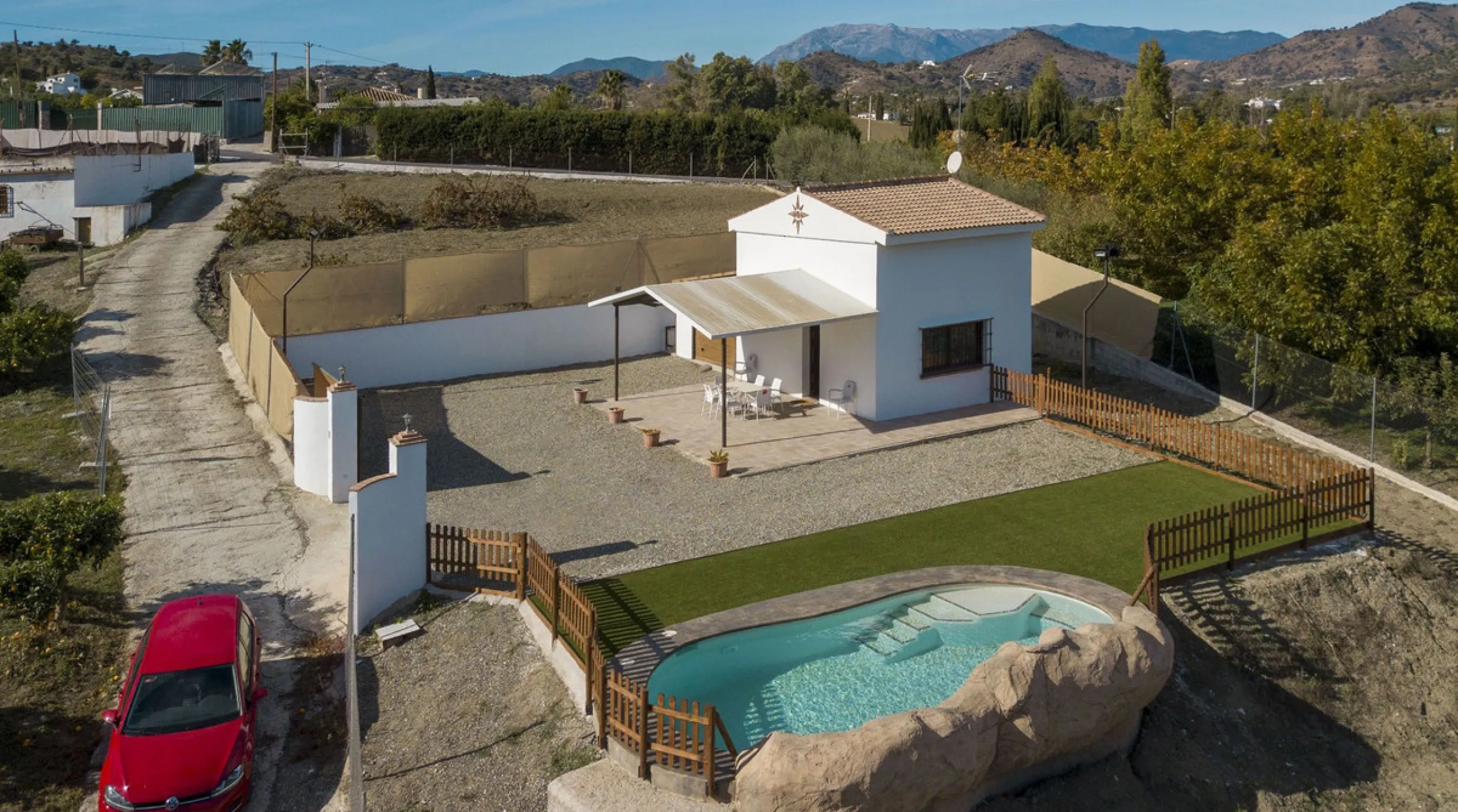 House - Finca - Cortijo в продаже в Coín, Málaga. В доме 3 спален и 2 ванных комнат. Площадь дома 71 м². Площадь участка 929 м²