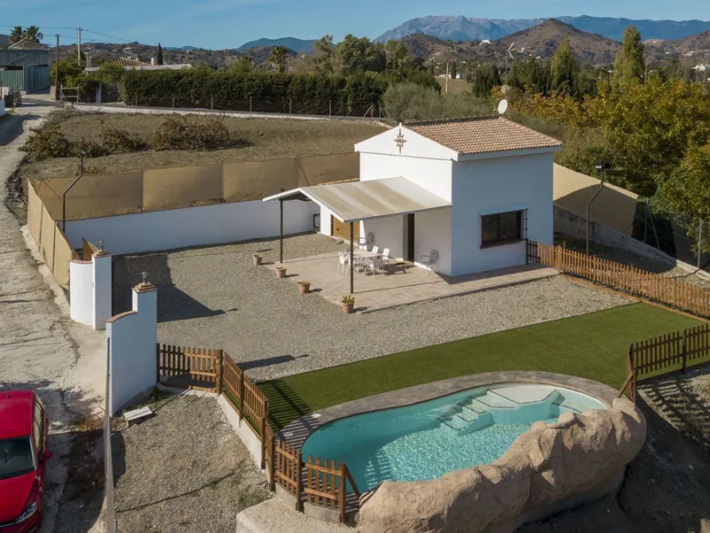 House - Finca - Cortijo в продаже в Coín, Málaga. В доме 3 спален и 2 ванных комнат. Площадь дома 71 м². Площадь участка 929 м²