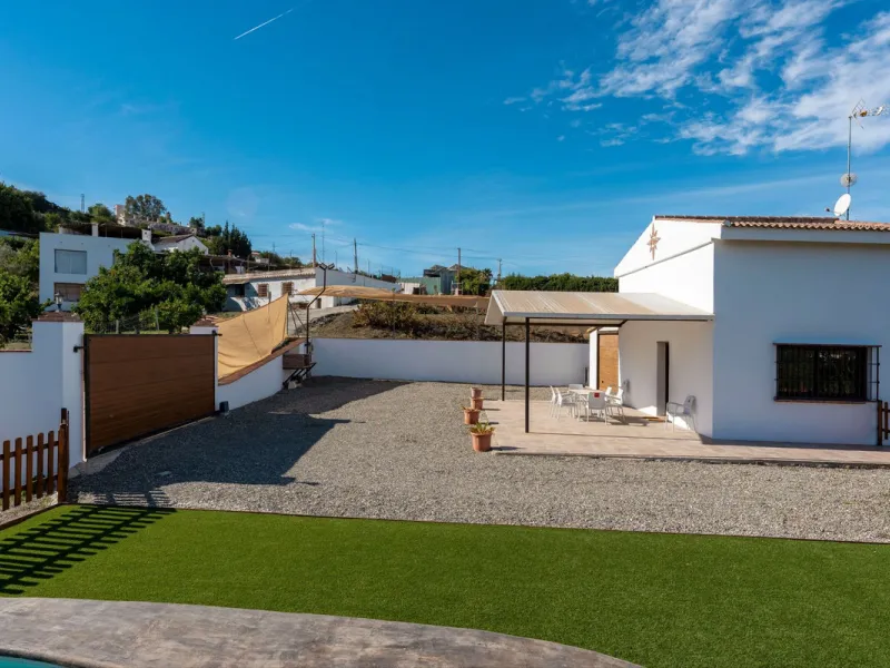 House - Finca - Cortijo в продаже в Coín, Málaga. В доме 3 спален и 2 ванных комнат. Площадь дома 71 м². Площадь участка 929 м²