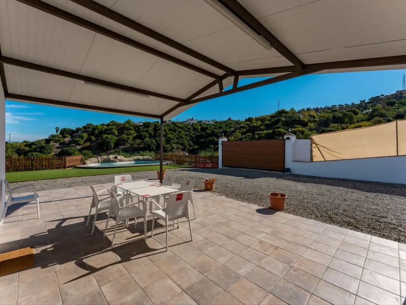 House - Finca - Cortijo в продаже в Coín, Málaga. В доме 3 спален и 2 ванных комнат. Площадь дома 71 м². Площадь участка 929 м²