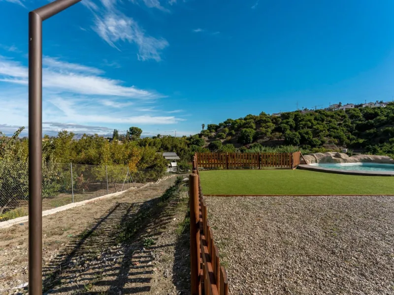 House - Finca - Cortijo в продаже в Coín, Málaga. В доме 3 спален и 2 ванных комнат. Площадь дома 71 м². Площадь участка 929 м²