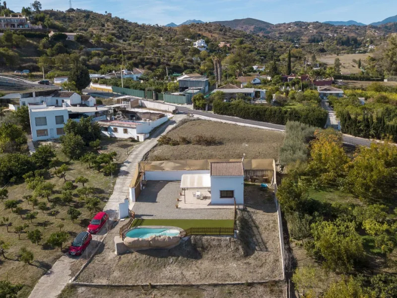 House - Finca - Cortijo в продаже в Coín, Málaga. В доме 3 спален и 2 ванных комнат. Площадь дома 71 м². Площадь участка 929 м²